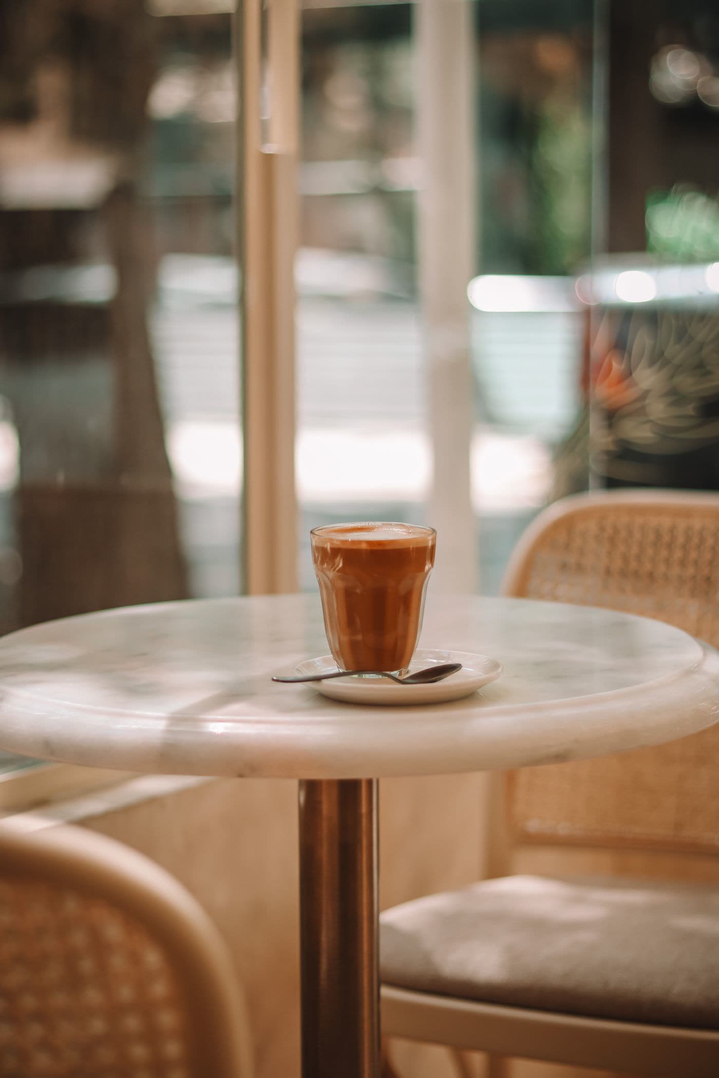Die Morgen hier sind für Kaffee im Freien gemacht.