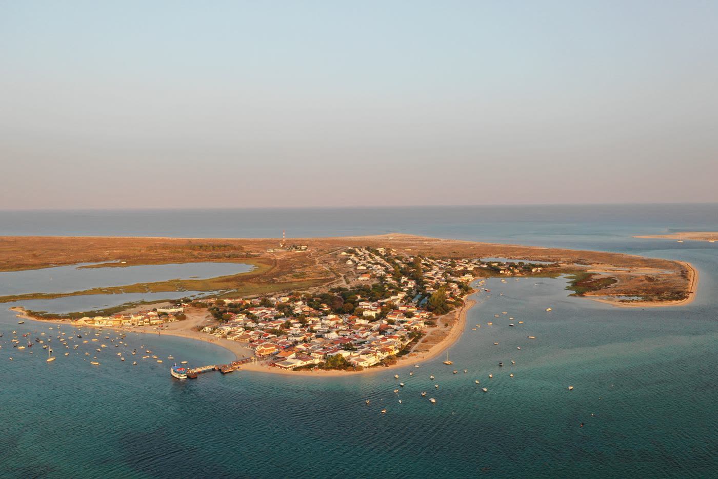 Mit dem Boot über die Ria Formosa zur Insel.